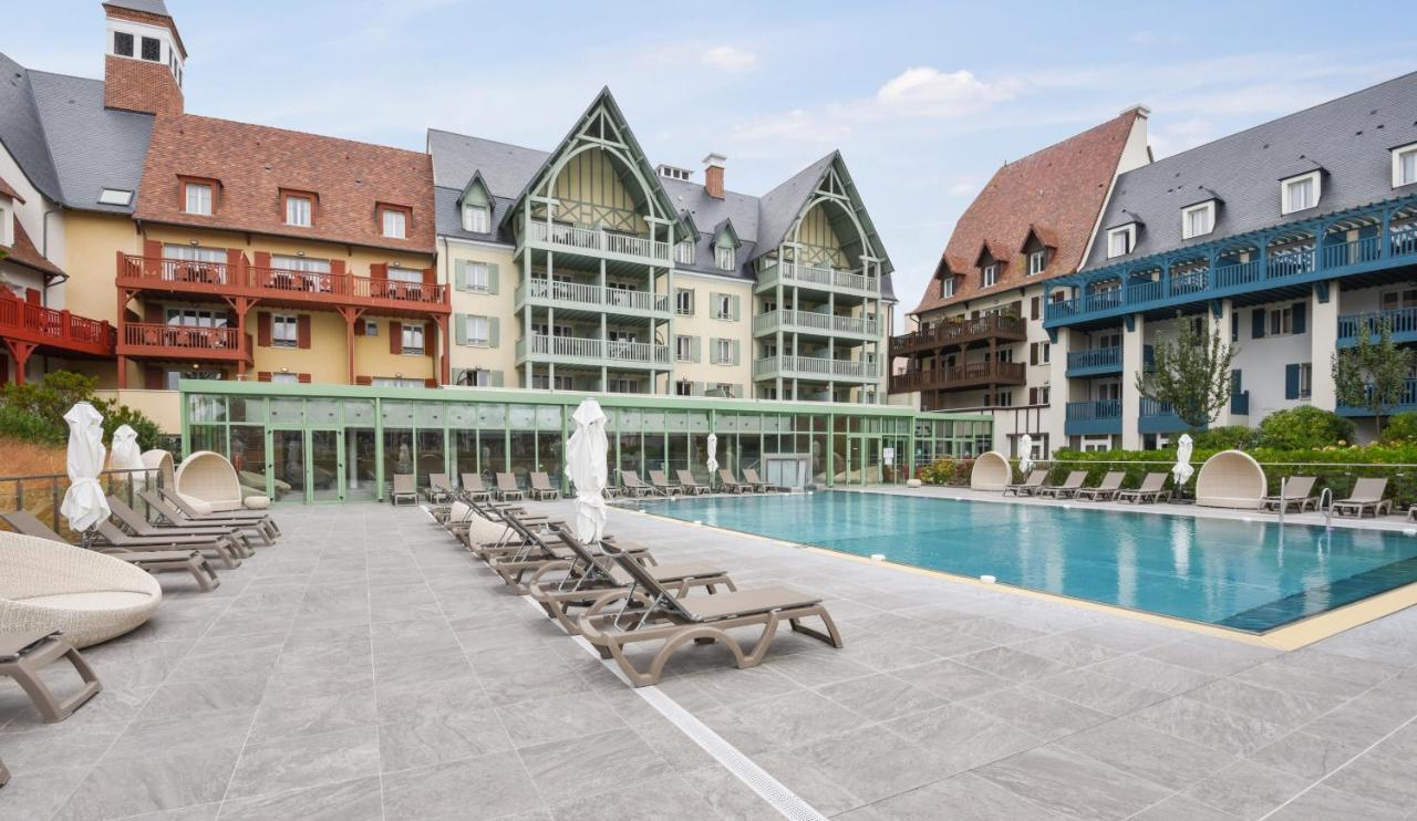 Residence Pierre & Vacances Premium Presqu'Ile De La Touques Deauville Exterior foto The complex of the spa