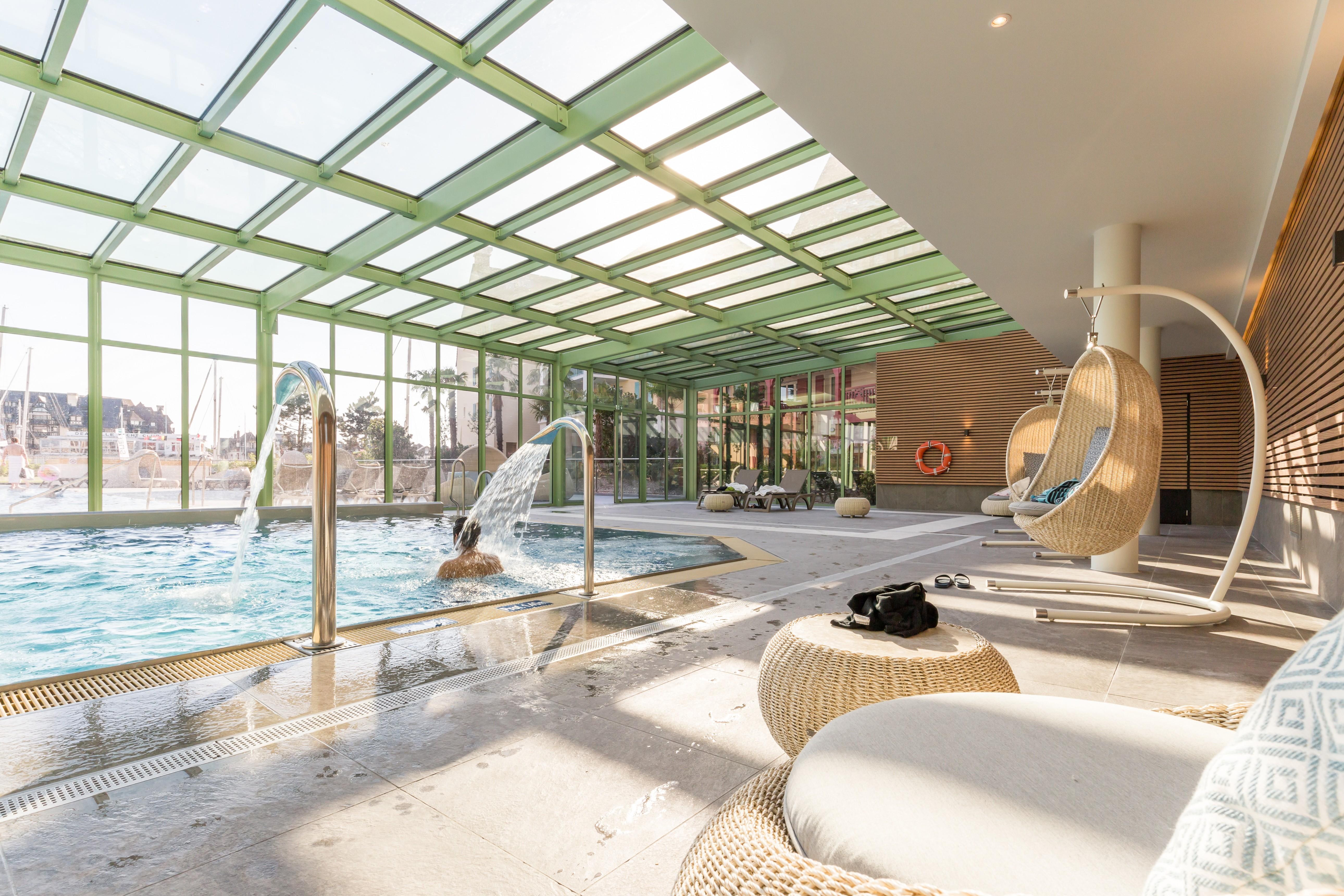 Residence Pierre & Vacances Premium Presqu'Ile De La Touques Deauville Exterior foto The pool at the 100 East 53rd Street building
